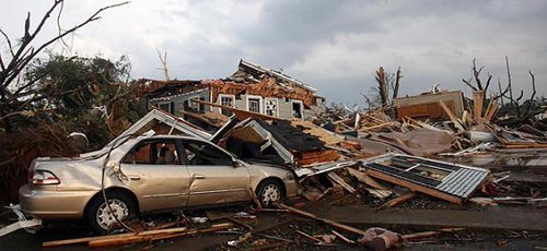 组图：美国中南部遭遇上百龙卷风袭击  至少200人遇难