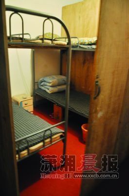 长沙房中房调查：一间隔17床起火没处逃