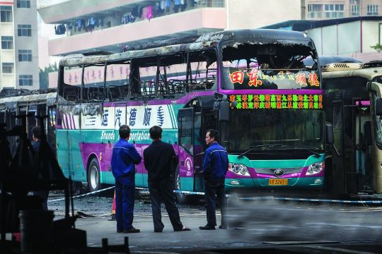 广东佛山顺德客运站3辆客车起火爆炸
