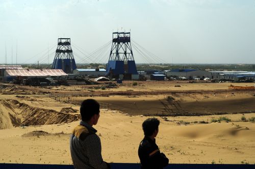陕西榆林一煤矿发生事故致9死