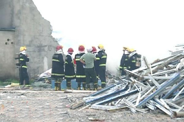 海口食品厂仓库起火 过火2000平米无人伤亡