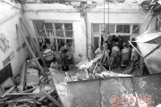 山东一洗涤剂厂厂房倒塌   4死10伤