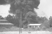 南京化工仓库发生爆燃被烧毁(图)