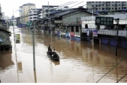陕川豫洪灾已致57人死亡  经济损失172亿