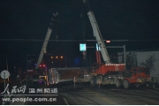 瑞安一载重30余吨油罐车侧翻致柴油泄漏