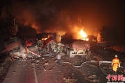 安徽六安发生13车连环撞爆燃起火致3人死亡