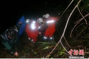 贵州荔波一面包车坠下250米悬崖事故致7死2伤