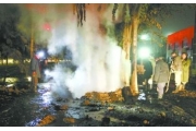 沈阳市一条供热管线发生爆炸 白雾蹿起10层楼高