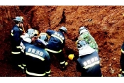 湖北襄阳工地突发塌方事故 4名工人被埋不幸遇难