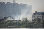 广州海珠区一复合厂起火 现场伴有爆炸声