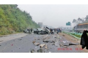 四川高速公路罐车追尾18辆车 已造成8死26伤