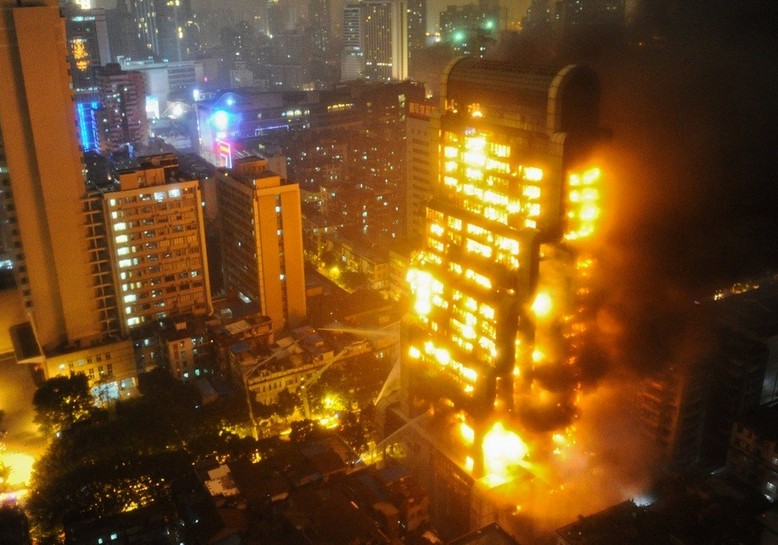 广州建业大厦大火全记录:火烧19小时 25层大楼成废墟
