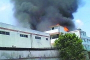 广州化妆品厂房爆燃12人受伤  场内飘毒场外飘香