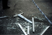 广州番禺一公寓房爆炸起火 1女子被震出窗外坠亡
