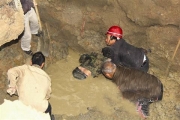 福建泉州一在建工地深沟塌方　工人跌落被埋身亡