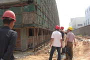 要建立专家查隐患促整改的政策支撑体系