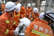 贵州脚手架倒塌事故  5人获救2人遇难2人有生命迹象