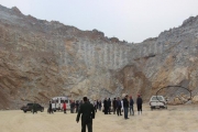 广西一采石场山体滑坡 工人坠落被埋不幸身亡