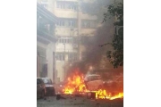 香港一车房爆炸起火致3死7伤  现场浓烟冲天