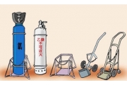 一焊工焊接时发生爆燃致全身着火  工友奋力扑火助其逃生