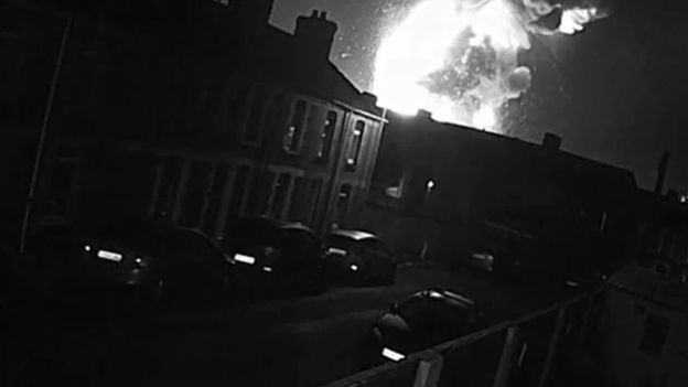 英国最大钢铁厂发生爆炸 网友：房子都在震动