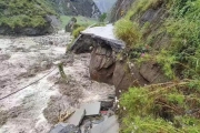 突发！四川汶川多地发生泥石流致道路中断，1名消防员牺牲