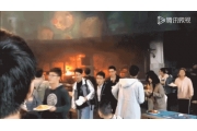 高校食堂着火，火灭了，他们火了……