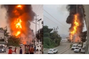 突发！已致2人遇难……四川雅安境内一油罐车发生爆炸燃烧，引燃旁边两辆货车