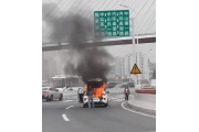 上海一新能源车起火烧成空壳，现场浓烟滚滚，一人受伤送医！为何新能源汽车起火后难扑 ...
